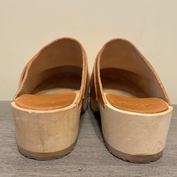 Lotta From Stockholm Elsa Classic Clogs in Natural Leather - Picture 8 of 12